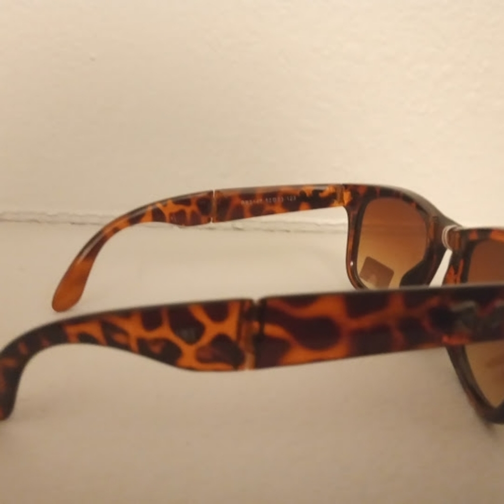 Sunglasses - Picture 3 of 5